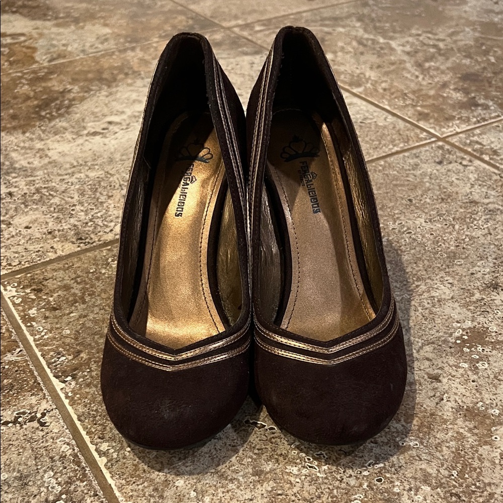 Chic Brown Heels with Gold Accents